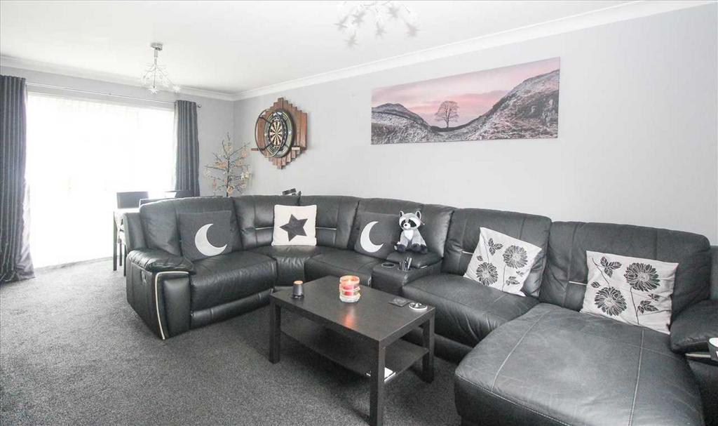 Living Room / Dining