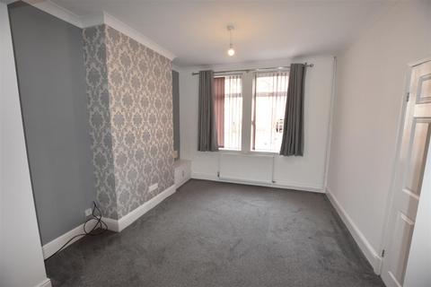 3 bedroom terraced house to rent, Clarence Road, Kettering