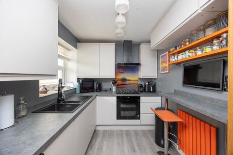 3 bedroom flat for sale, Kingsway, Hove, BN3