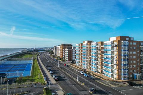 3 bedroom flat for sale, Kingsway, Hove, BN3