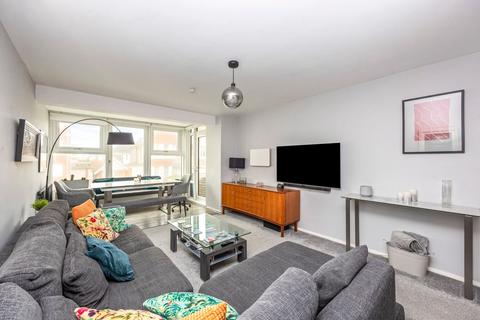 3 bedroom flat for sale, Kingsway, Hove, BN3