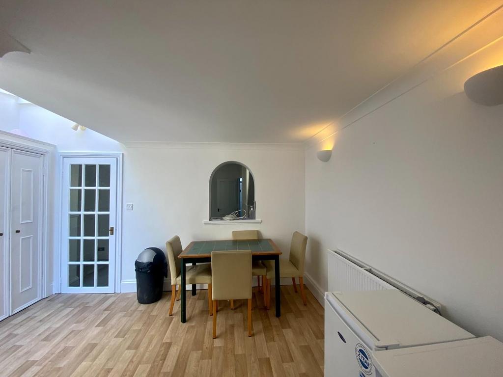 Dining area.jpeg