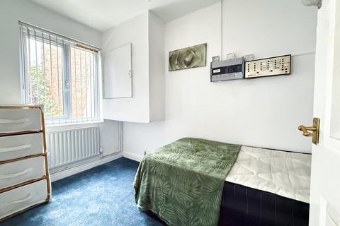 1 bedroom in a house share to rent, Woodway Lane, Coventry CV2