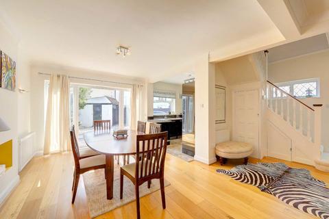 3 bedroom semi-detached house to rent, Chilmark Gardens, New Malden KT3