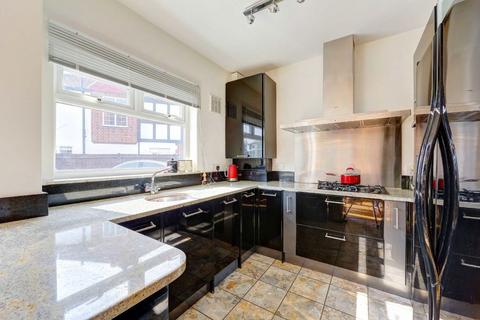 3 bedroom semi-detached house to rent, Chilmark Gardens, New Malden KT3