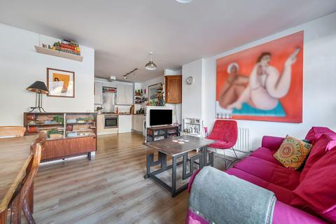2 bedroom apartment for sale, Spencer Way, London E1