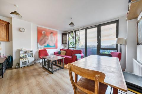 2 bedroom apartment for sale, Spencer Way, London E1
