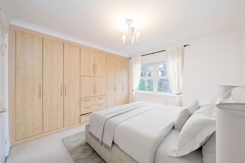 4 bedroom semi-detached house for sale, Sandringham Mews, Hampton TW12