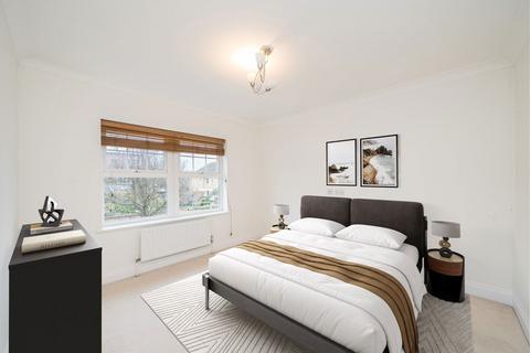 4 bedroom semi-detached house for sale, Sandringham Mews, Hampton TW12