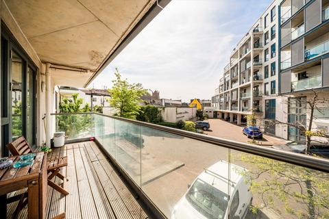 2 bedroom flat for sale, Dairy Close, London SW6