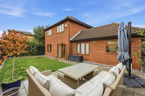 4 bedroom detached house for sale, South Woodford E18