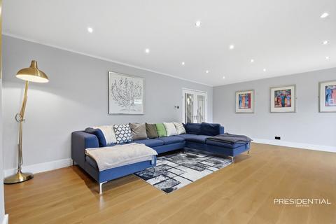 undefined, Grove Hill, London E18