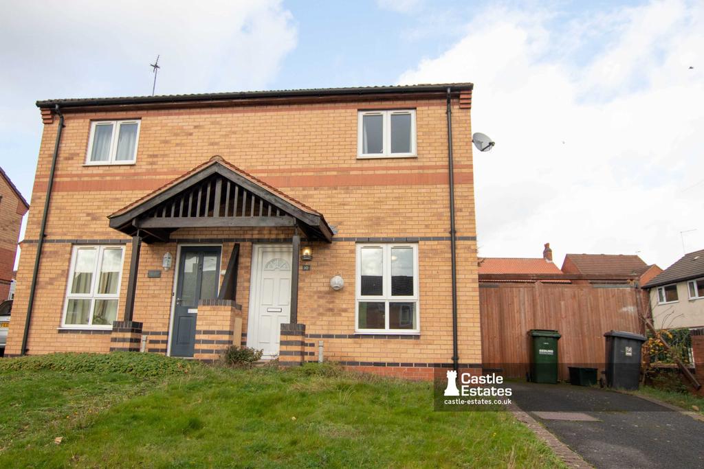 2 bedroom Semi Detached for rent
