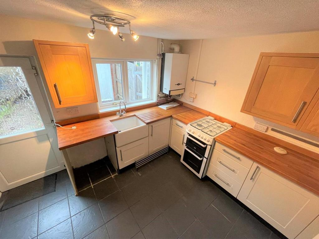 Kitchen (3).JPG
