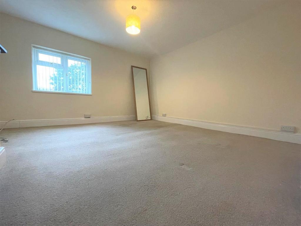 Bedroom 1 (1).JPG