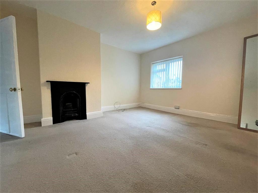 Bedroom 1 (2).JPG