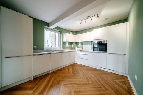 undefined, Wintermill Square, Edinburgh, Midlothian