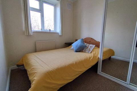 3 bedroom flat to rent, Spencer Park, London, SW18