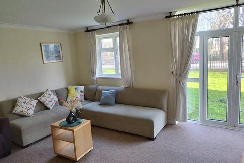 3 bedroom flat to rent, Spencer Park, London, SW18