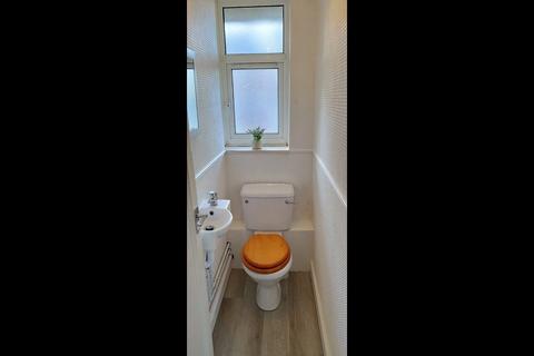 3 bedroom flat to rent, Spencer Park, London, SW18