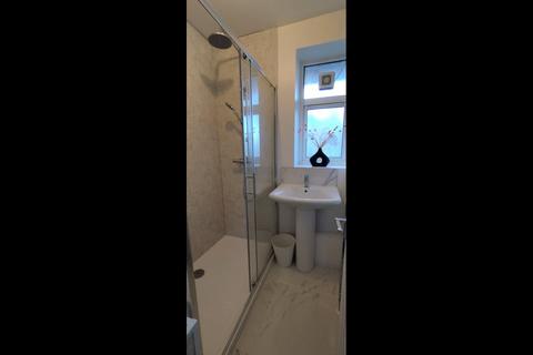 3 bedroom flat to rent, Spencer Park, London, SW18