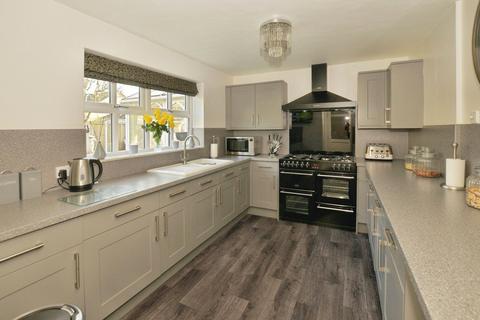 4 bedroom detached house for sale, Chestnut Lane, Ashford TN23