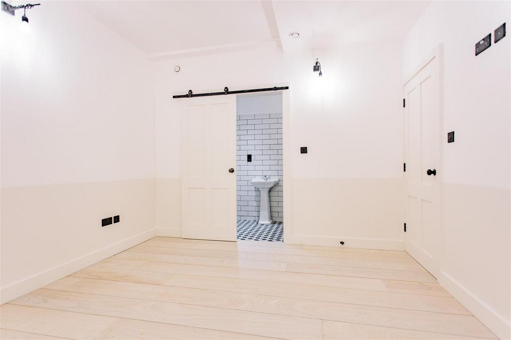 MB number 19 fonthill mews 25.jpg