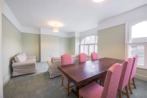 3 bedroom apartment to rent, Drakefield Road, SW17