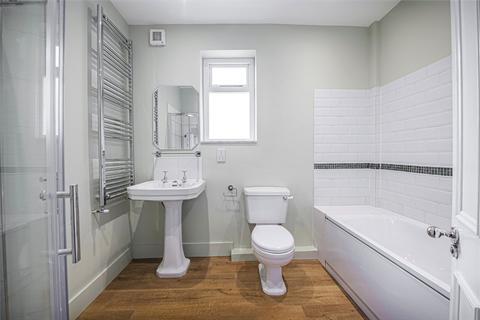 3 bedroom apartment to rent, Drakefield Road, SW17