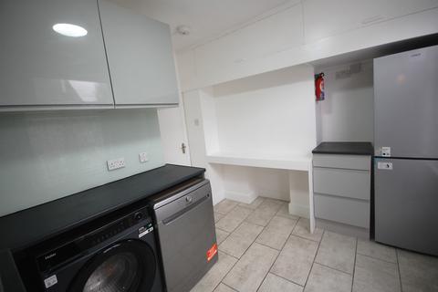 2 bedroom flat to rent, Devonshire Road, London W4