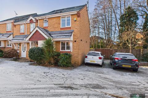 undefined, Stable Close, Maidenbower RH10