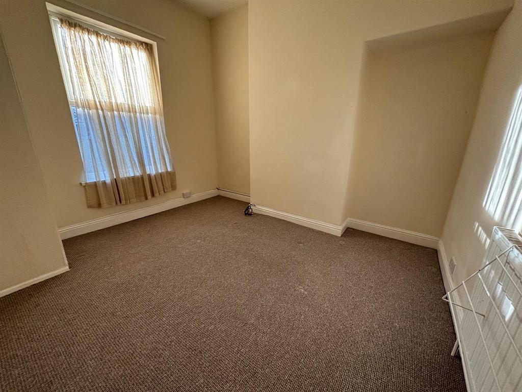 Bed2.jpg