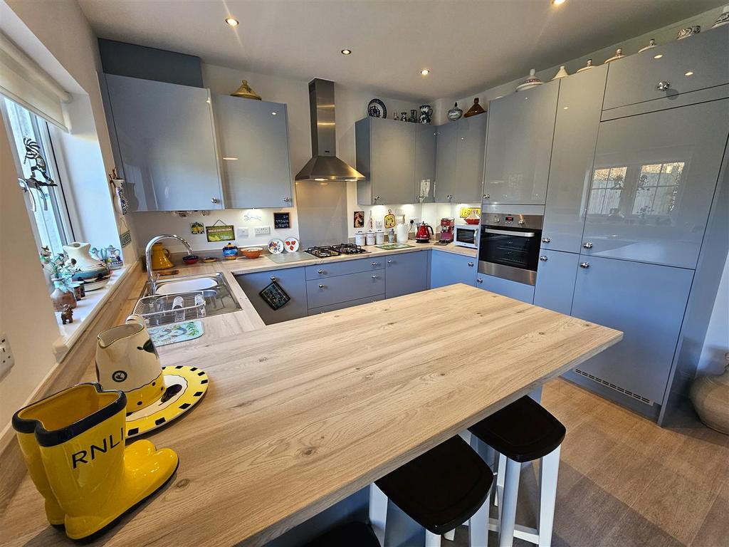 Kitchen Area.jpg