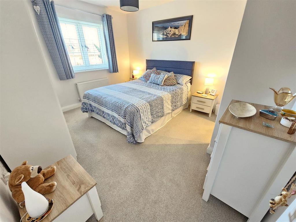 Bedroom 1.jpg