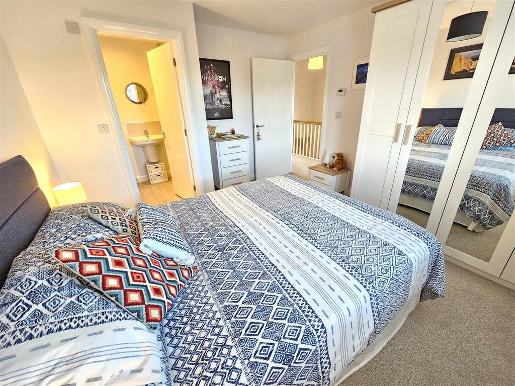 Bedroom 1 (2).jpg