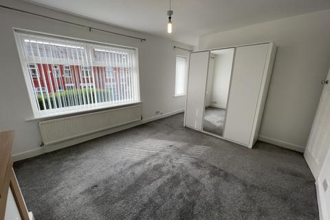 3 bedroom detached house to rent, Falshaw Way, Manchester M18