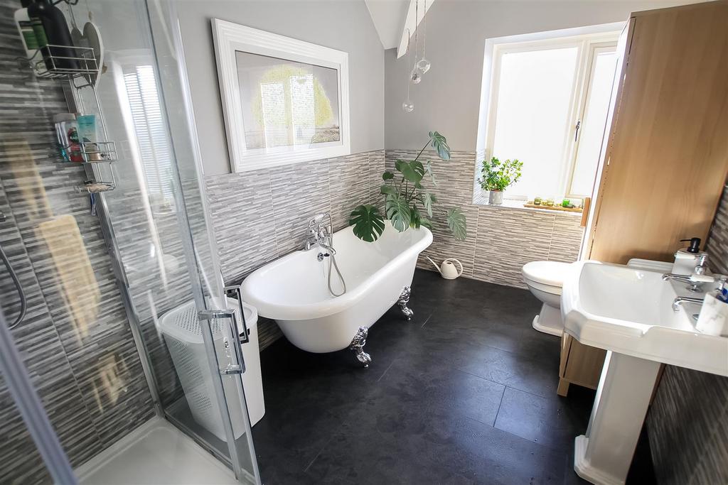 Bathroom/Shower/WC