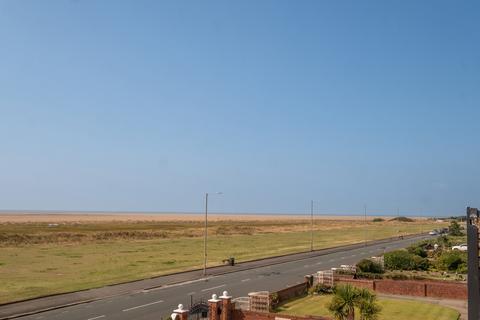 2 bedroom apartment to rent, Inner Promenade, Lytham St. Annes, FY8