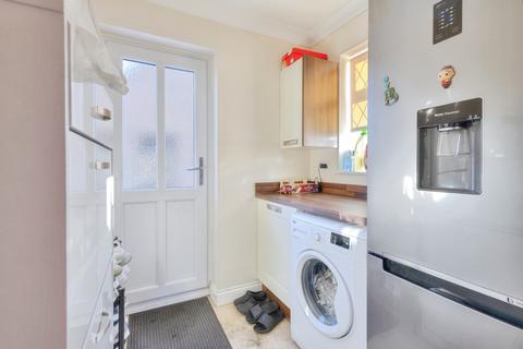 4 bedroom semi-detached house for sale, Shatterstone, East Hunsbury, Northampton, NN4