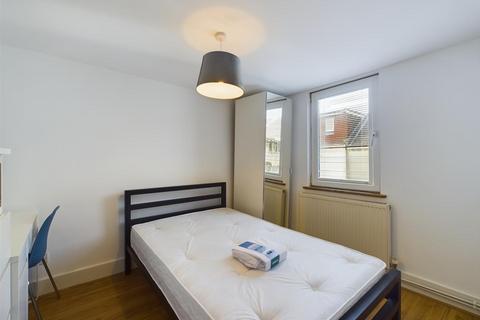 5 bedroom terraced house to rent, St Mary Magdalene Street