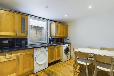 5 bedroom terraced house to rent, St Mary Magdalene Street