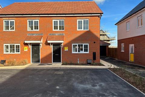 3 bedroom semi-detached house to rent, Banbury Drive, Peterborough PE7