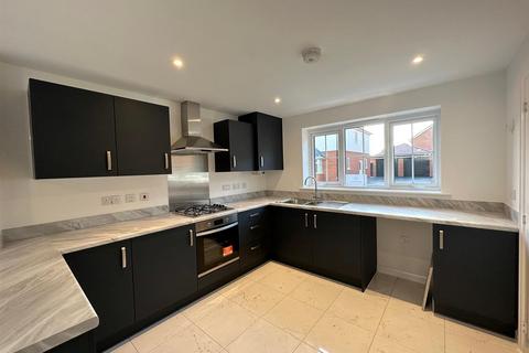3 bedroom semi-detached house to rent, Banbury Drive, Peterborough PE7