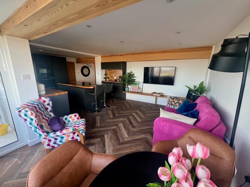 Living Room 2.jpg