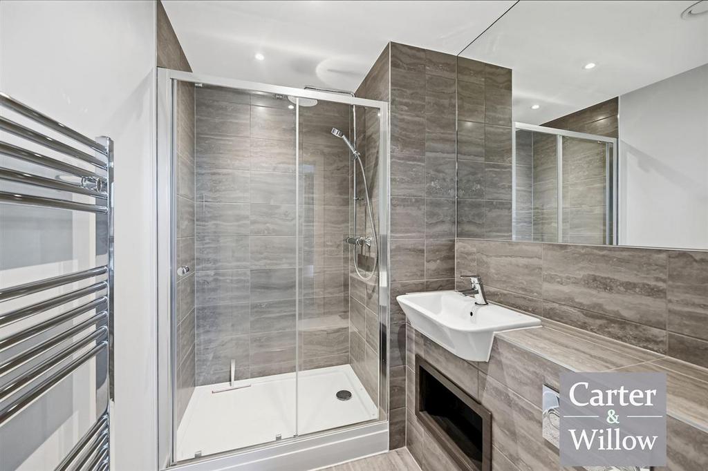 En suite shower