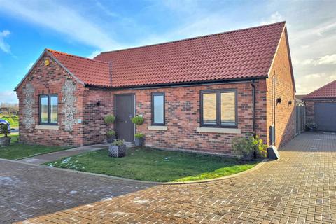 3 bedroom detached bungalow for sale, Lowestoft Road, Hopton