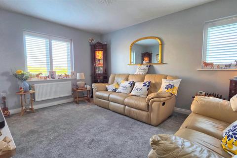 3 bedroom detached bungalow for sale, Lowestoft Road, Hopton