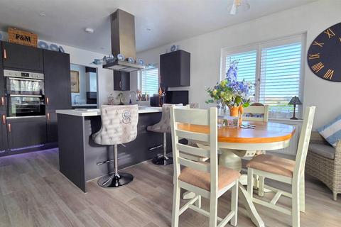 3 bedroom detached bungalow for sale, Lowestoft Road, Hopton
