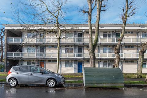 1 bedroom flat to rent, Cassinghurst, North Dulwich, London, SE24
