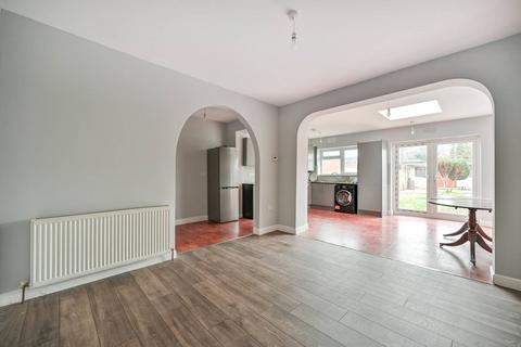 5 bedroom end of terrace house to rent, Rosemary Avenue, Hounslow, TW4